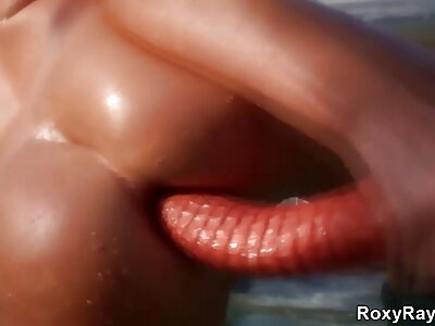 Fata cu cadă poze femei goale cu sânii freacă nemernic buzele în Solo Video